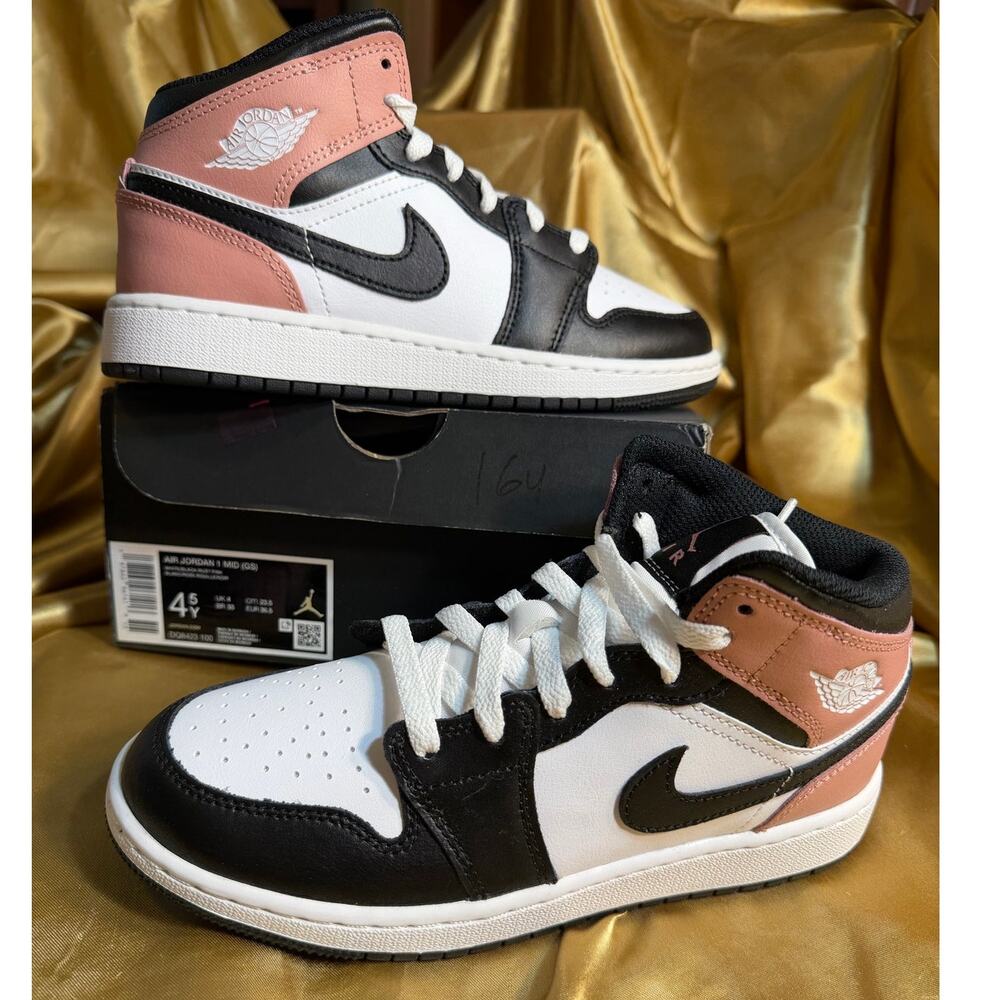 Air Jordan 1 Mid SE GS White/Black/Rust Pink DQ8423‑100 Size 4.5 Youth Woman 6